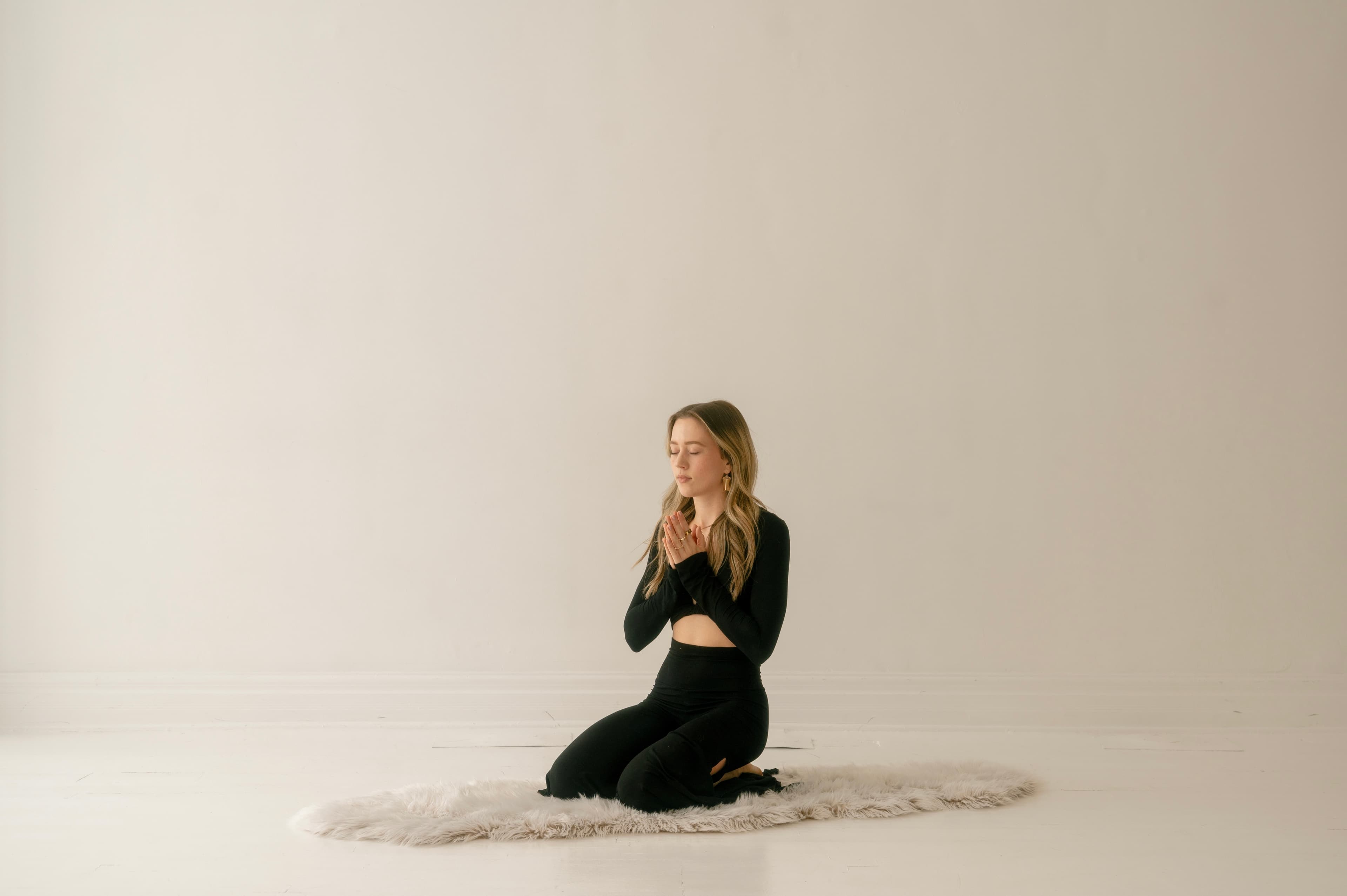 Lindsay Dalton kneeling in prayer
